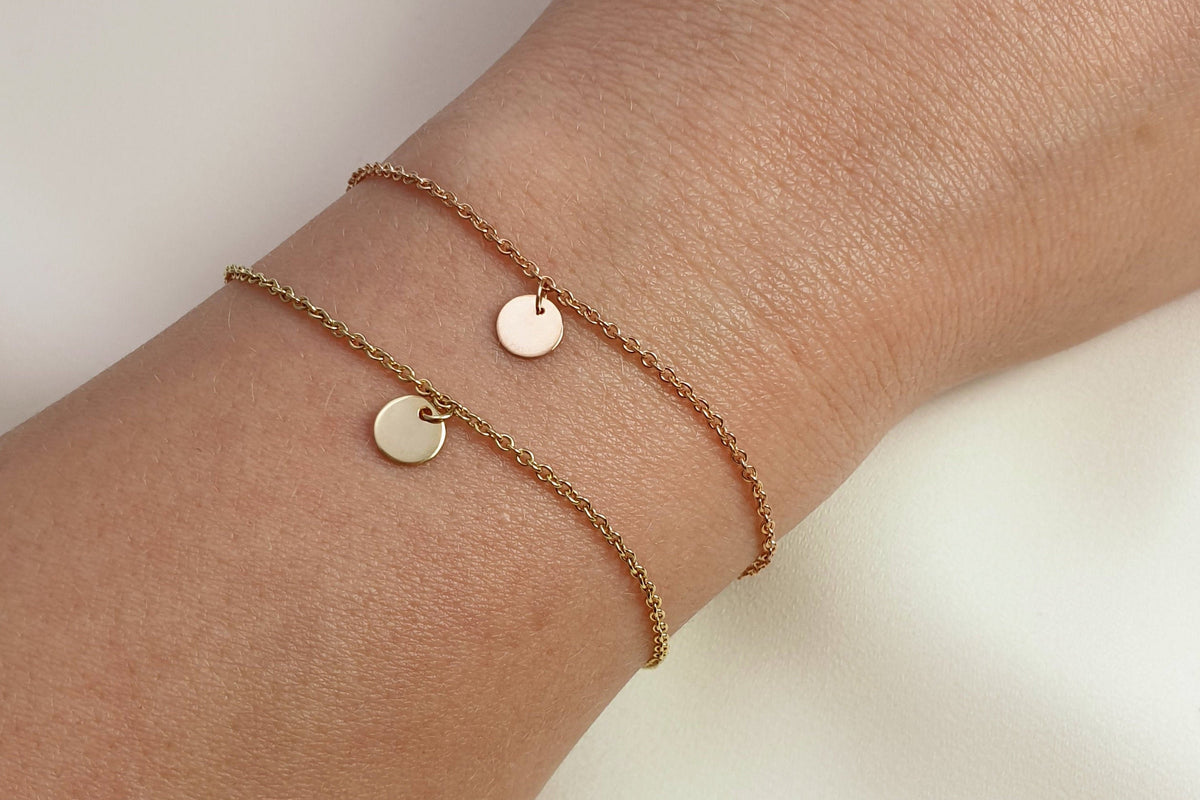 Plättchenarmband 585 Gelbgoldarmband 14 Karat feines Amrbändchen mit Plättchen Anhänger runde Scheibe Münze Armkettchen Handarbeit