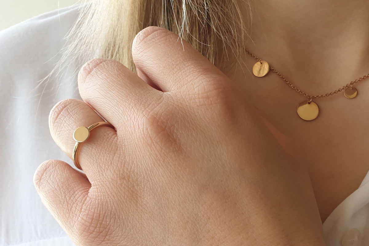 Plättchenring 585 Roségoldring 14 Karat filigraner Echtgoldring mit Punkt Scheibe Kreis Handarbeit