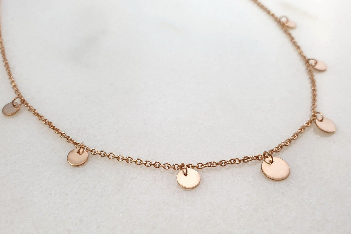 Halskette mit Plättchen Anhängern 585 Rosegold Kette mit 7 runden Scheiben besondere Plättchenkette Münzkette