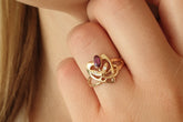 Liebevoller Jugendstil Ring - Rubin oval - 2 Brillanten 0,04 ct - 585 Gelbgold / 14 kt. - Art Nouveau - Liebe - Rose - Herz - Vintage