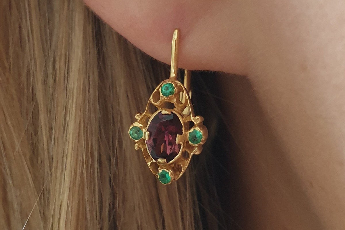 Zarter Jugendstil Ohrbügel - Brisur - 585 Gelbgold- 14 kt.-  Rosa Turmalin - Smaragd - Ohrhänger Art Nouveau - Glamourös - Elegant