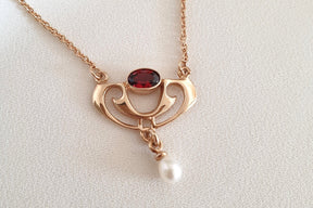 Art Nouveau chain - zarte Jugendstil Kette - 585 Rosegold Kette -Feines Collier Granat Edelstein und Süßwasserperle- Edle Goldkette
