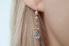 Zarte Jugendstil Ohrhänger - Ohrstecker - 925 Sterling Silber Roségold vergoldet, Blau Topas, echte Halbperle