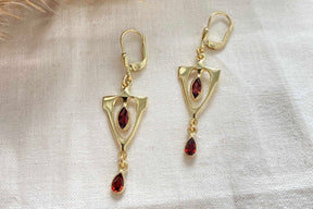 Jugendstil Ohrbügel 585er 14 Karat Gelbgold Granat Edelstein Ohrbrisur Art Nouveau Art Déco historisch Handarbeit