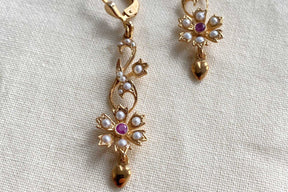 Elegante Jugendstil Ohrbügel, Ohrring 925 Sterling Silber vergoldet, Ohrhänger Rubin Edelstein, Ohrbrisur Art Nouveau, Blumenranke, Blüten