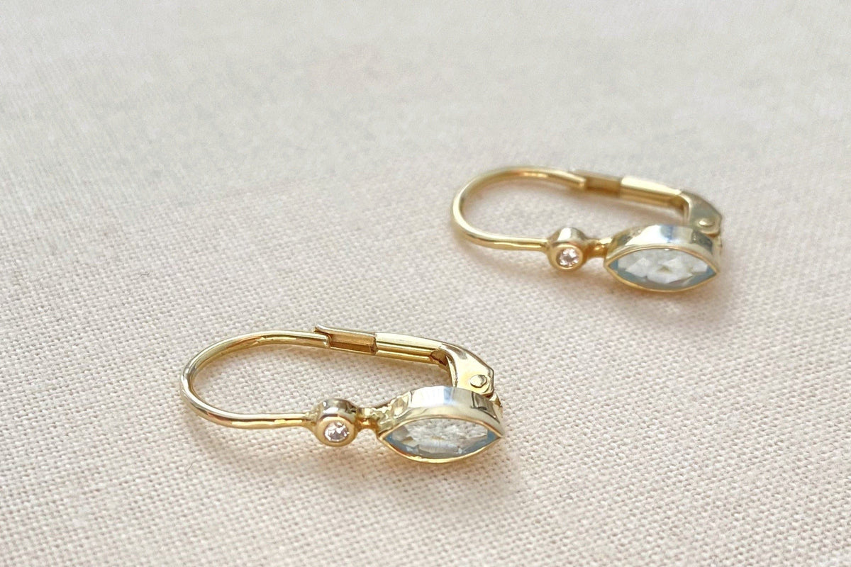 Zarter Edelstein Ohrbügel, Ohrbrisur, 585 Gelbgold - 14 Karat, Blau Topas Navette, Brillanten 0,06 Karat, Hängeohrringe