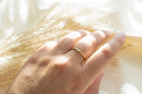 Brillant Ring aus 585 oder 750 Gelbgold, eleganter Diamant Ring, zarter Verlobungsring, Ehering Minimalist, handgefertigt