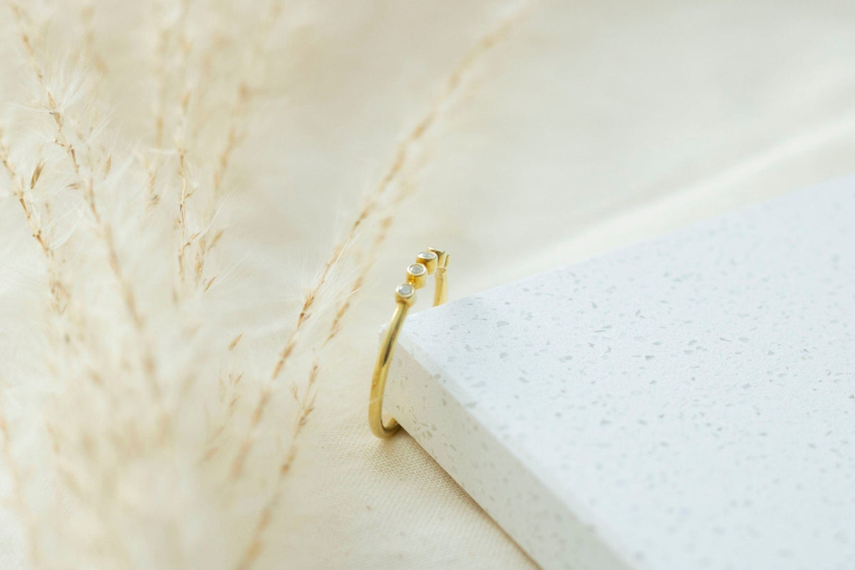 filigraner Brillantring 585 Gelbgold, zarter Goldring mit Brillanten,  Verlobungsring mit Diamanten, minimalistisch, handgefertigt
