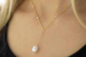 Perlenkette 585 Gelbgold, Halskette Braut 14 Karat, Halskette Y-Form, elegante Goldkette mit Perlen, handgefertigt
