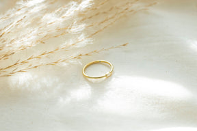 Brillant Ring aus 585 oder 750 Gelbgold, eleganter Diamant Ring, zarter Verlobungsring, Ehering Minimalist, handgefertigt