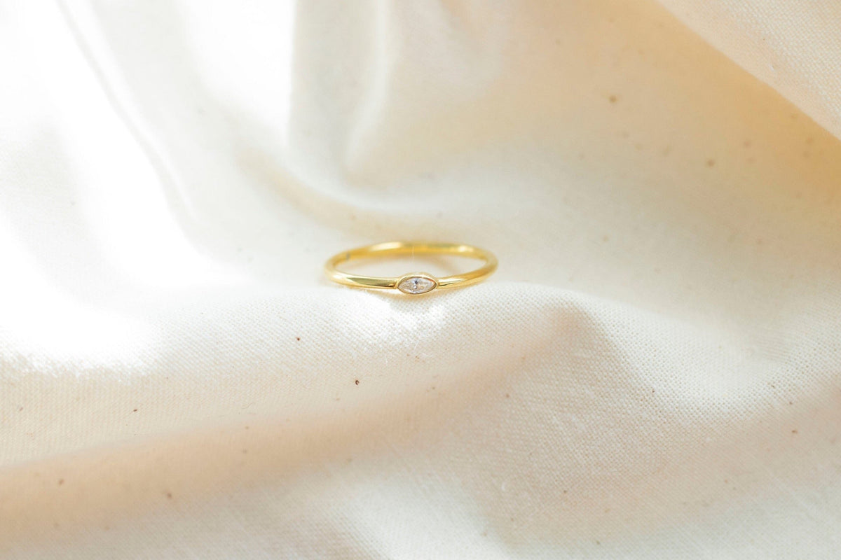 Brillant Ring aus 585 oder 750 Gelbgold, eleganter Diamant Ring, zarter Verlobungsring, Ehering Minimalist, handgefertigt