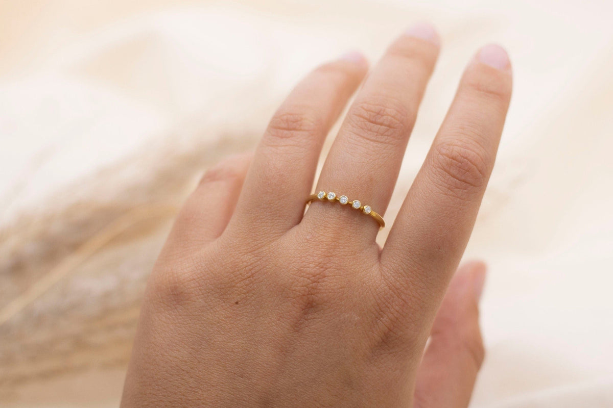 filigraner Brillantring 585 Gelbgold, zarter Goldring mit Brillanten,  Verlobungsring mit Diamanten, minimalistisch, handgefertigt